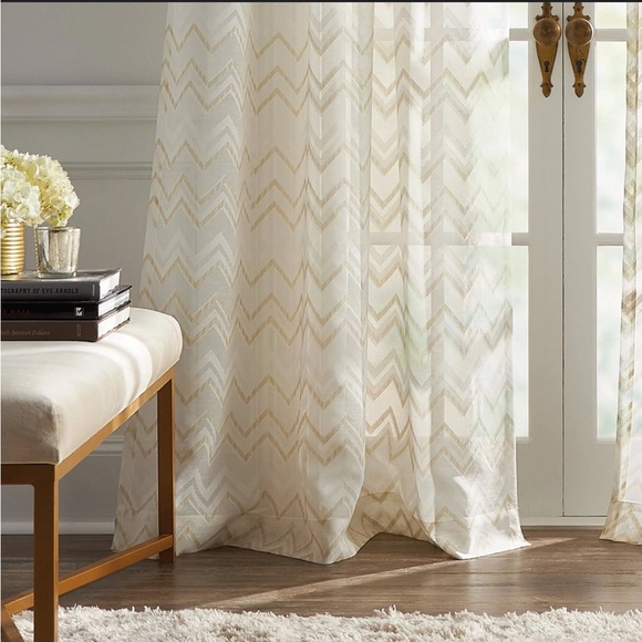 KARL LAGERFELD PARIS
Simone Print Burnout 84" x 50" Panels, Set of 2 - Picture 4 of 5